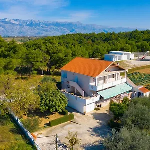 https://apartments-luca.hotelinzadar.com